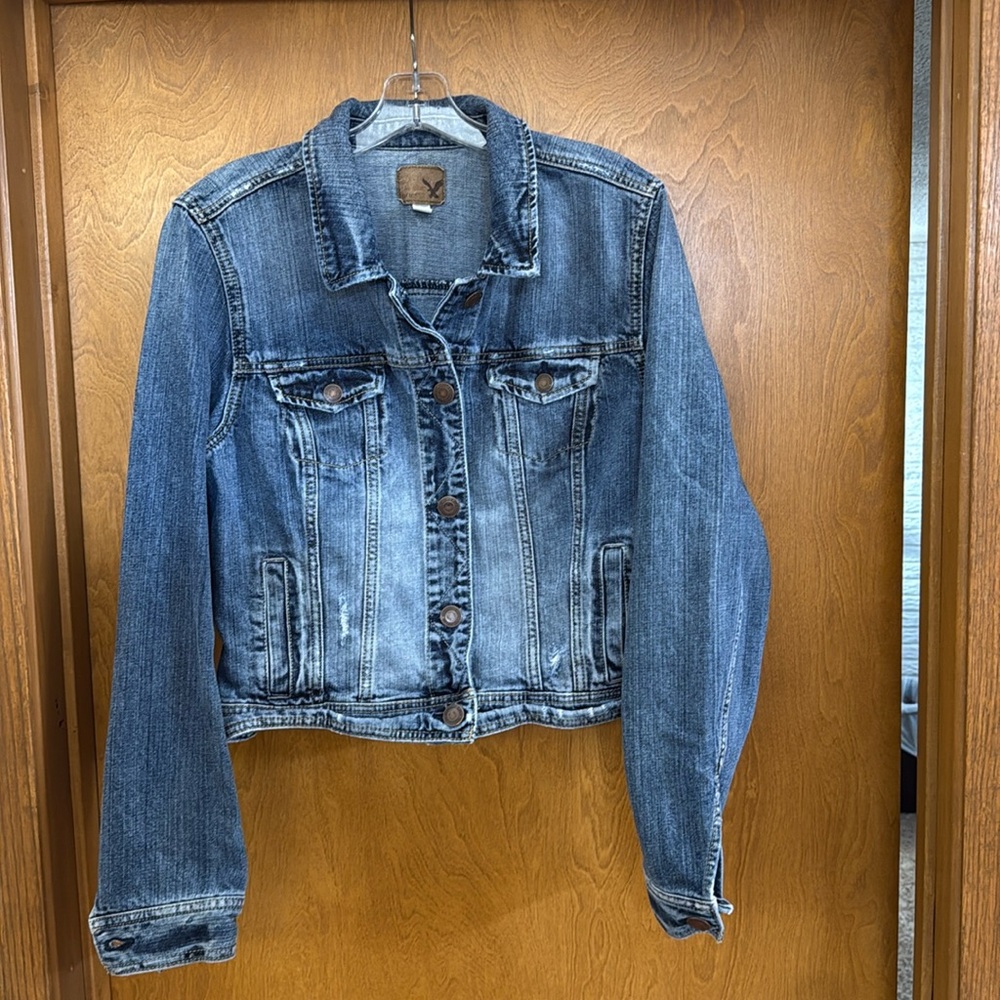 Well loved AE Jean jacket